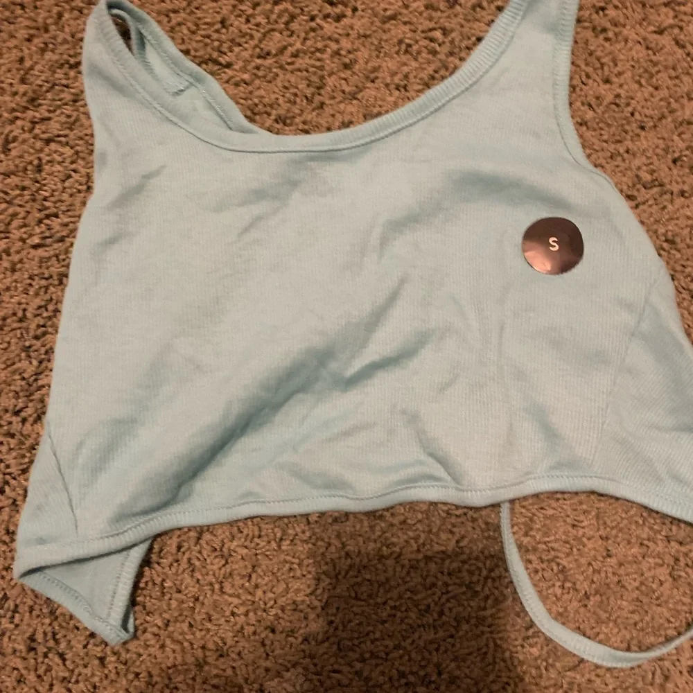 Crop tops - Picture 2 of 3